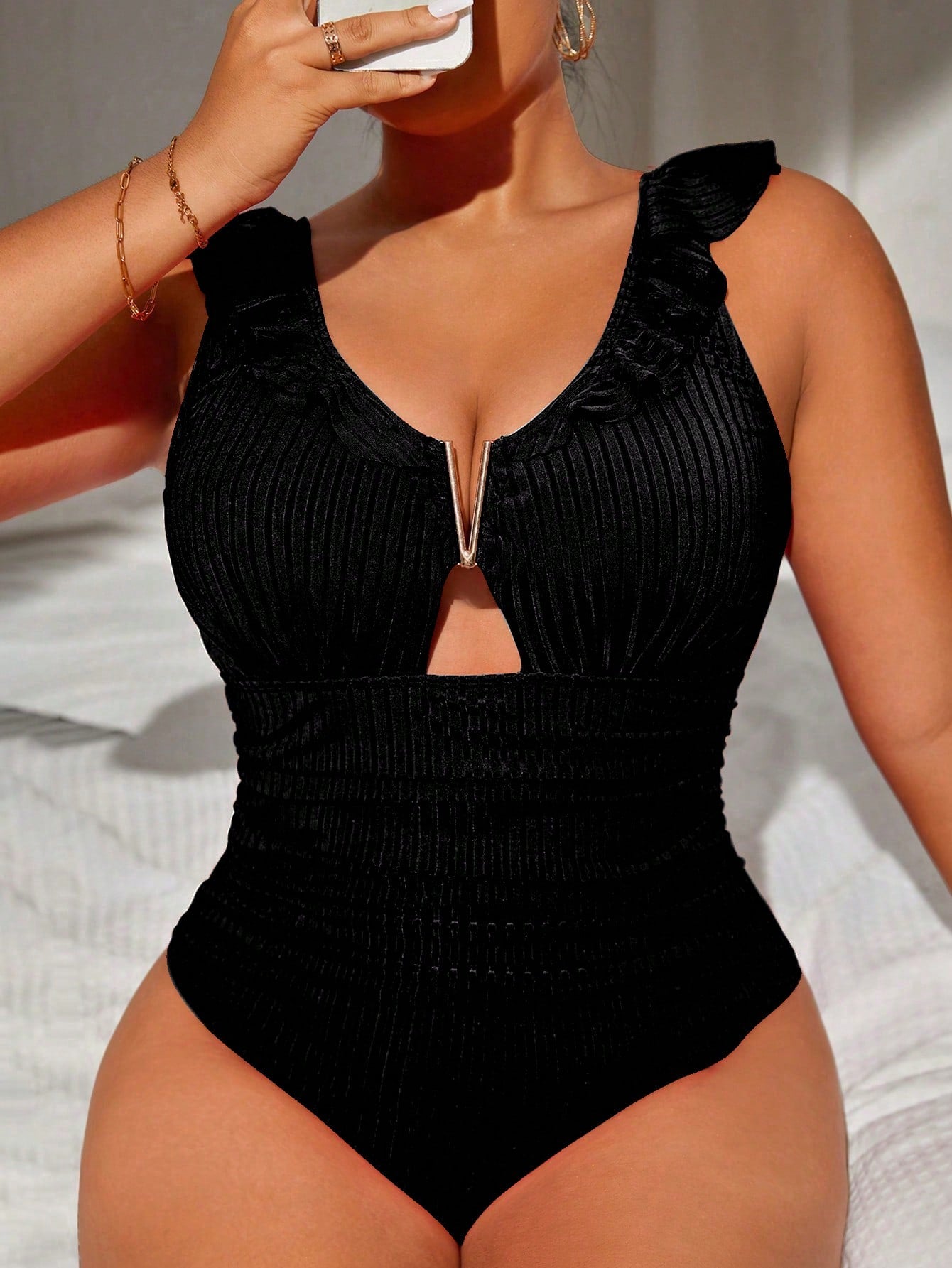 Maiô Feminino Elegante com Detalhe no Decote