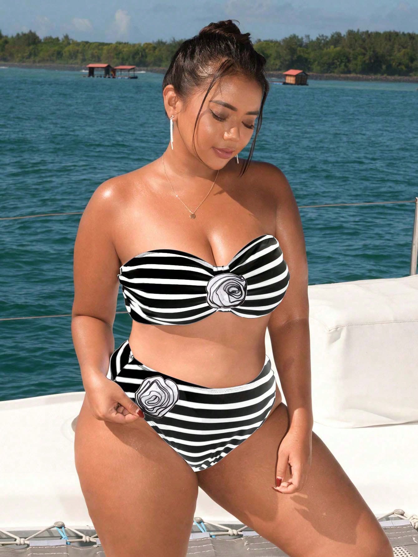 Biquíni Listrado Flor 3D Pietra